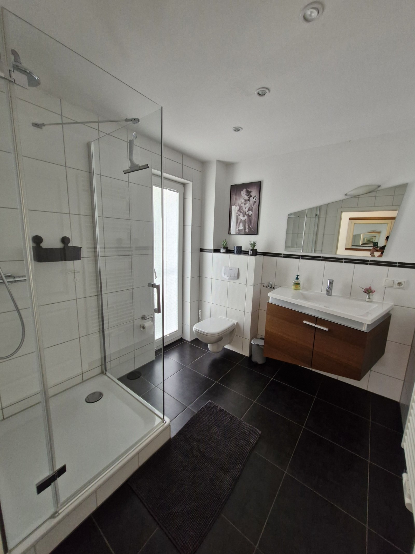 Bad 2 (mit Dusche) Bad 2 (mit Dusche)