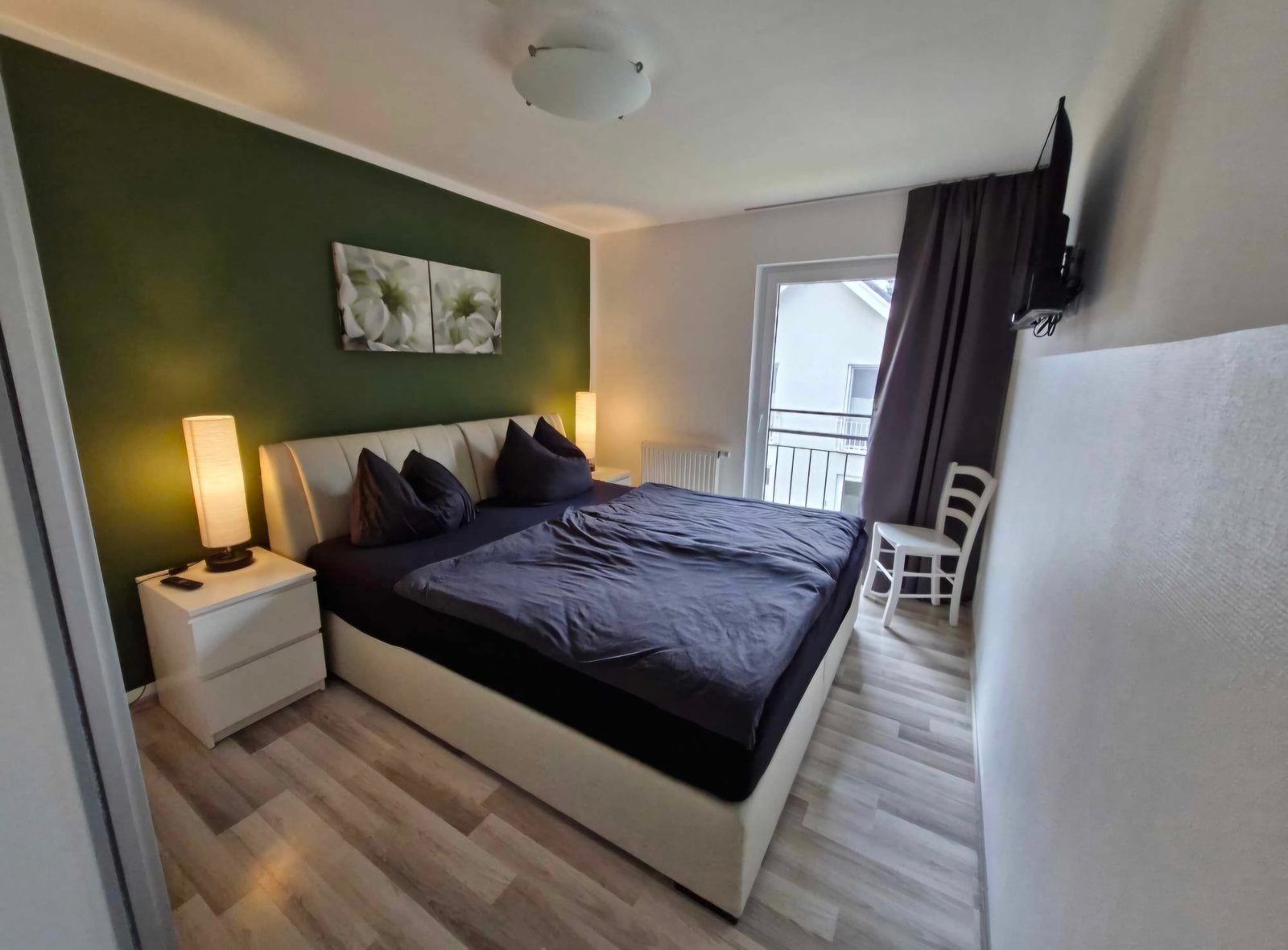 Schlafzimmer 1 mit Boxspringbett Schlafzimmer 1 mit Boxspringbett